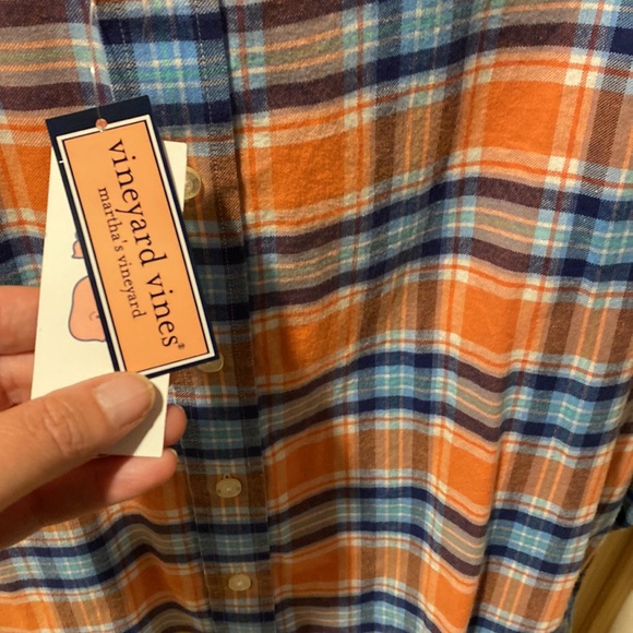 Vineyard Vines button down shirt - Picture 4 of 9